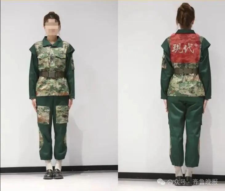 模特身穿第6套军训服